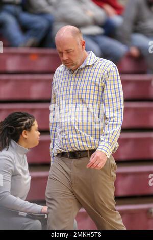 Bethany, Oklahoma, Stati Uniti. 28th Jan, 2023. Il capo allenatore della Southern Arkansas University Muleriders Adam Collins cammina a margine durante la partita di pallacanestro delle donne NCAA tra la Southern Arkansas University Muleriders e la Southern Nazarene University Crimson Storm al Sawyer Center di Bethany, Oklahoma. Ron Lane/CSM/Alamy Live News Foto Stock