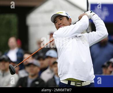 Hideki Matsuyama of Japan colpisce il tee durante l'ultimo round del torneo di golf Farmers Insurance Open al campo da golf Torrey Pines di San Diego, California, il 28 gennaio 2023. (Kyodo)==Kyodo Photo via Credit: Newscom/Alamy Live News