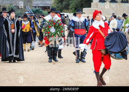 Londra, Regno Unito. 29th Jan, 2023. Volontari e soldati dell'Esercito del Re, la parte Royalista della Società della Guerra civile Inglese, marciano lungo il Mall e attraverso le Guardie dei cavalli fino alla Banqueting House di Westminster per commemorare re Carlo I. La rievocazione si svolge ogni anno l'ultima domenica per celebrare l'anniversario della recita di Re Carlo i fuori Banqueting House. Credit: Imageplotter/Alamy Live News Foto Stock