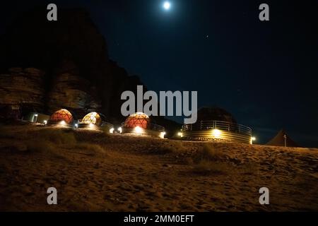 Pernottamento nel deserto. Fotografato a Wadi Rum, Giordania Foto Stock