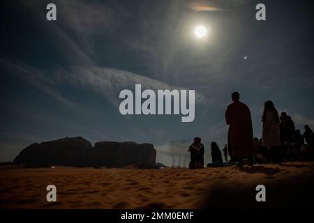 Osservazione delle stelle nel deserto. Fotografato a Wadi Rum, Giordania Foto Stock