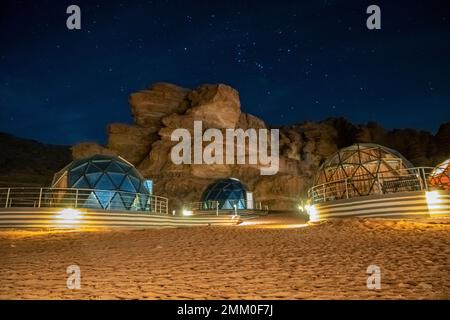 Pernottamento nel deserto. Fotografato a Wadi Rum, Giordania Foto Stock