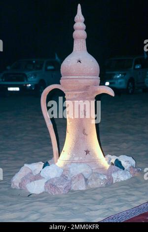 Spettacolo di danza folcloristica culturale Mideastern per i turisti Dubai, Emirati Arabi Uniti, Foto Stock