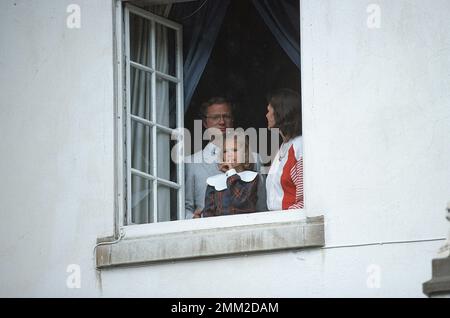 Carl XVI Gustaf, re di Svezia. Nato il 30 aprile 1946. Il re Carlo XVI Gustaf, regina Silvia con la principessa della corona Victoria, 14 luglio 1984 Foto Stock