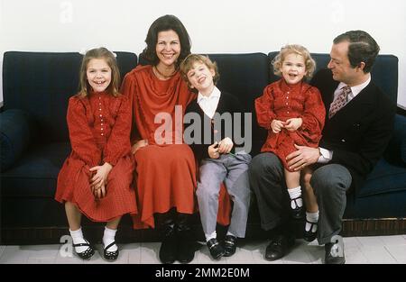 Carl XVI Gustaf, re di Svezia. Nato il 30 aprile 1946. Il re Carlo XVI Gustaf, la regina Silvia i loro figli, la principessa Madeleine, la principessa corona Victoria, il principe Carl Philip, durante l'annuale sessione fotografica di natale. Foto Stock