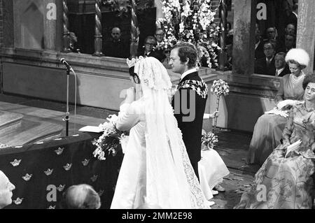 Matrimonio di Carlo XVI Gustaf e Silvia Sommerlath. Carl XVI Gustaf, re di Svezia. Nato il 30 aprile 1946. Il matrimonio 19 giugno 1976. La regina Silvia e il re Carl XVI Gustaf durante la cerimonia nuziale a Storkyrkan a Stoccolma. Foto Stock