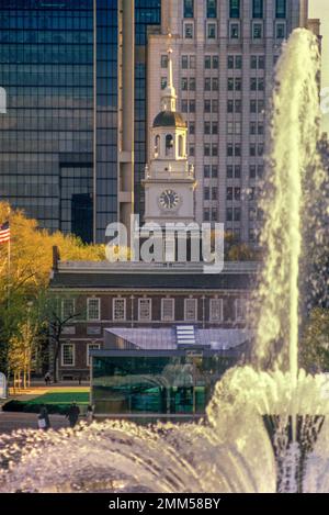 1988 fontana storico Independence Hall Independence Mall di Filadelfia in Pennsylvania USA Foto Stock