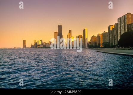 1988 STORICO PORTO DI CHICAGO, CENTRO DI CHICAGO, ILLINOIS, USA Foto Stock