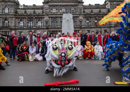 Glasgow, Scozia, Regno Unito. 29th gennaio 2023. Festa di Capodanno cinese a George Square per celebrare l'anno del coniglio. Credit: SKULLY/Alamy Live News Foto Stock