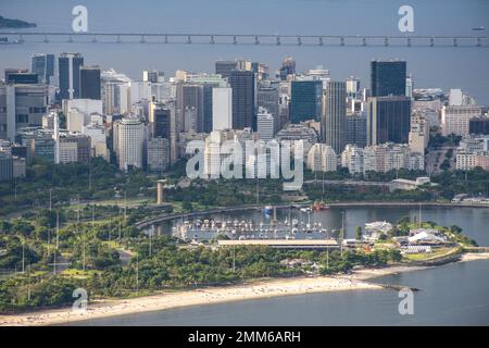 Splendida vista dal Pan di zucchero agli edifici del centro Foto Stock