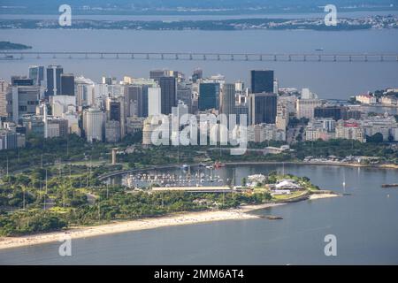 Splendida vista dal Pan di zucchero agli edifici del centro Foto Stock