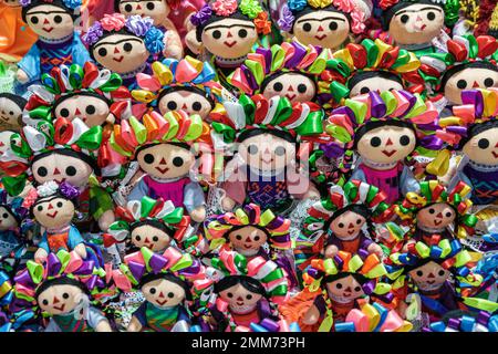 Città del Messico, Avenida Paseo de la Reforma, festa di Natale mercato artigianale mercado artesanal, Lele Maria bambole tradizionali rag, vendita esposizione, artigianato Foto Stock