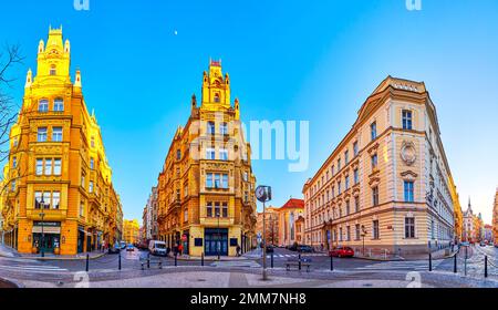 PRAGA, REPUBBLICA CECA - 11 MARZO 2022: Panorama degli edifici monumentali nel quartiere di stare Mesto, il 11 marzo a Praga, Repubblica Ceca Foto Stock