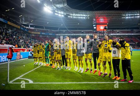 Leverkusen, Germania. 29th Jan, 2023. Giubilo finale BVB: Giovanni Reyna (BVB), Donyell Malen (BVB), Jude Bellingham (BVB), Raphael Guerreiro (BVB), Nico Schlotterbeck (BVB), Julian Brandt (BVB), Marco Reus (BVB), Niclas Süle (BVB), Karim Adeyemi (BVB), Salih Özcan (BVB), Marius Wolf (BVB), Sebastien Haller (BVB), Mats Hummels (BVB), Torwart Gregor Kobel (BVB), Julian Ryerson (BVB), Anthony Modeste (BVB), Emre Can (BVB), Jamie Bynoe-Gittens (BVB) Bayer Leverkusen - Borussia Dortmund Live Almery Muller/Bundesga Muller News 29.01.2023 Foto Stock