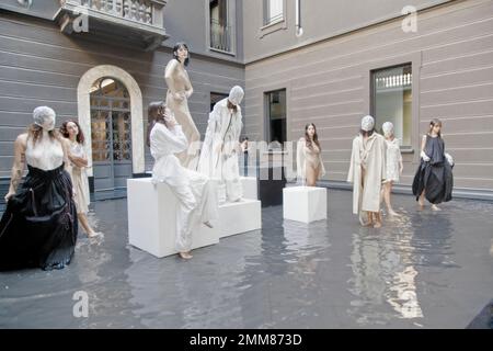 Apnea MFW22 mostra delle Sirene Foto Stock