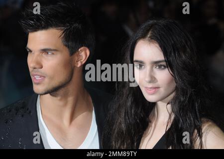 Taylor Lautner, Lily Collins, The European Premiere of Abduction, BFI IMAX, Southbank, Londra. 26.09.11 Foto Stock