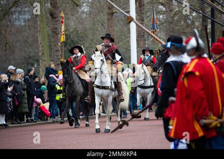 London, UK, 29 gennaio 2023, Credit: Chrysoulla Kyprianou Rosling/Alamy News. I membri della English Civil War Society che partecipano alla marcia annuale Down the Mall e Into Horse Guards per commemorare l'esecuzione di re Carlo i il 30 gennaio 1649. Crediti: Chrysoulla Rosling/Alamy Live News Foto Stock