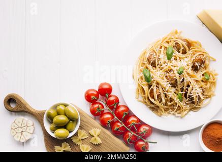 piatto lay composizione alimentare italiana con copyspace. Foto ad alta risoluzione Foto Stock