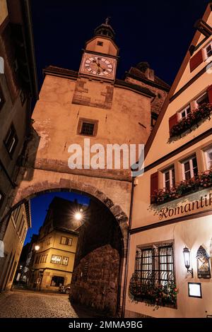 Markustor, Rothenburg ob der Tauber, cittadina medievale, sparo notturno, Franconia Foto Stock