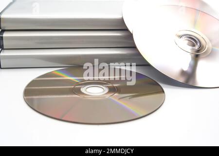 DVD blu ray Disc con case bianco sfondo film CD design box Foto Stock