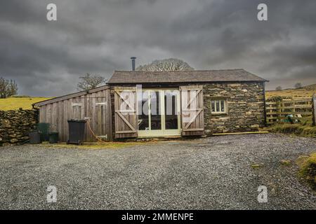 Camminando per i Wainwright Outlyers vicino a Windermere nel Lake District Foto Stock