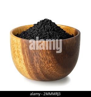 semi di cumino nero in ciotola di legno isolato su bianco Foto Stock