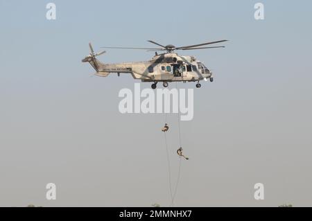 NAKHON PATHOM, THAILANDIA - 14 gennaio 2023 : Air Show Eurocopter EC725 Caracal, l'elicottero per il trasporto delle truppe, l'evacuazione dei sinistri, e combattimenti s Foto Stock