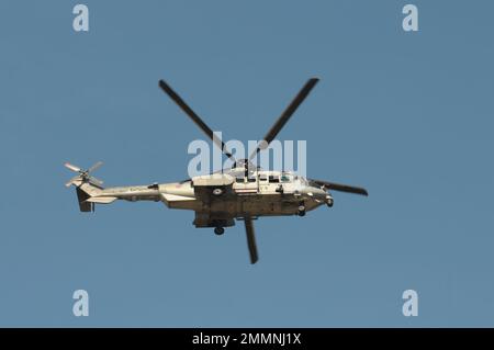 NAKHON PATHOM, THAILANDIA - 14 gennaio 2023 : Air Show Eurocopter EC725 Caracal, l'elicottero per il trasporto delle truppe, l'evacuazione dei sinistri, e combattimenti s Foto Stock