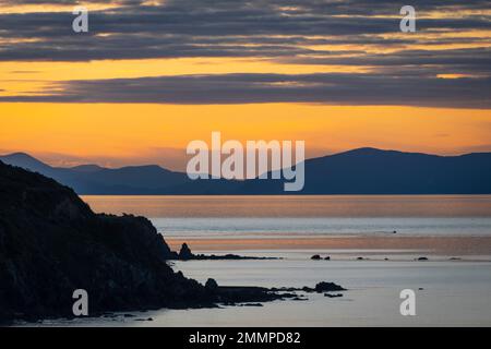 Tramonto su Stretto di Cook, Titahi Bay, Porirua, Wellington, Isola del nord, Nuova Zelanda Foto Stock