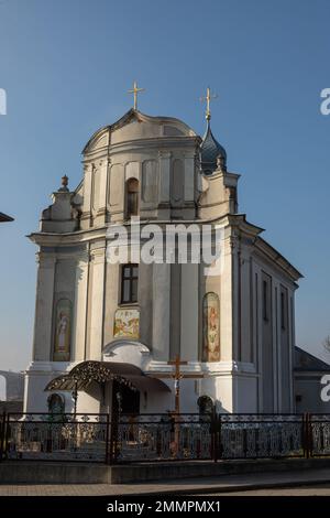 Chiesa della Santa Assunzione, 1755, ex chiesa-monastero Trynitarskyi nella città di Zbarazh, Oblast di Ternopil o provincia, situato nella regione storica della Galizia Foto Stock