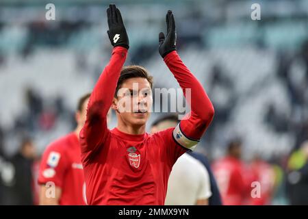 Matteo Pessina dell'AC Monza festeggia alla fine della Serie Una partita di calcio tra Juventus FC e AC Monza allo stadio Juventus di Torino, Foto Stock