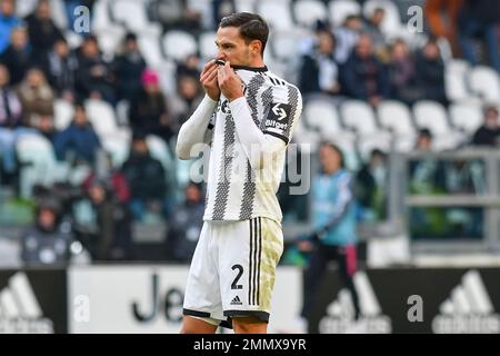 Mattia De Sciglio della Juventus FC sembra sconvolta durante la Serie Una partita di calcio tra Juventus FC e AC Monza allo stadio Juventus di Torino (Ital Foto Stock