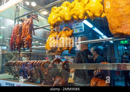 Hong Kong - 2022 dicembre - Pollo, anatra e oca sul ristorante espositore Foto Stock