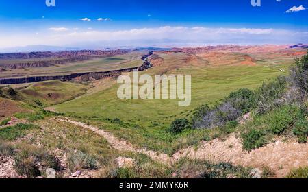 Paesaggio lungo la catena montuosa di At-Bashy, la regione di Naryn, il Kirghizistan Foto Stock