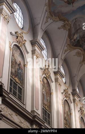 Splendidi interni della chiesa di Monaco Foto Stock