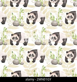 Modello Panda senza cuciture. Illustrazione di acquerello con disegno a mano di animali selvatici con fiori di bambù verdi e dorati. Foto Stock