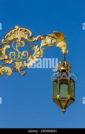 Francia, Meurthe et Moselle, Nancy, ferro battuto in ferro battuto di un lampione di strada Jean Lamour su Place Stanislas (piazza Stanislas ex piazza reale) costruito da Stanislas Leszczynski, re di Polonia e ultimo duca di Lorena nel 18th ° secolo, elencato come Patrimonio Mondiale dell'UNESCO Foto Stock