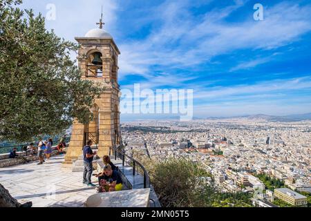 Grecia, Atene, il campanile della cappella di San Giorgio in cima al Monte Lycabette Foto Stock