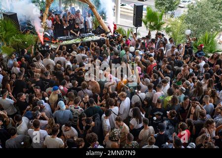 Francia, Herault (34), Lunel, Festival di musica elettronica Domenica sulla terrazza arena Foto Stock