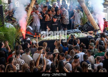 Francia, Herault (34), Lunel, Festival di musica elettronica Domenica sulla terrazza arena Foto Stock