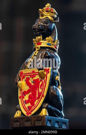 Regno Unito, Scozia, Glasgow, Cattedrale di St Mungo del 15th ° secolo, Elizabeth II cattedra nel coro Foto Stock