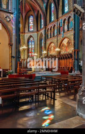 Francia, Pirenei Atlantici, Bearn, Pau, Chiesa di Saint Jacques, Vista della navata interna della chiesa di San Giacomo Foto Stock