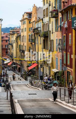 Francia, Alpes-Maritimes, Nizza, patrimonio mondiale dell'UNESCO, Nizza vecchia, la rue Rossetti Foto Stock