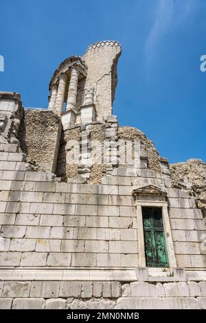 Francia, Alpes-Maritimes, la Turbie, Trophée d'Auguste o Trophée des Alpes, monumento romano costruito nel 6 AC. Foto Stock