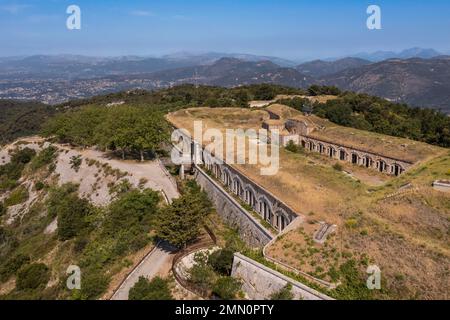 Francia, Alpes-Maritimes, Eze, Fort de la Revere nel Parco forestale Grande Corniche e costruito tra il 1882 e il 1885 (vista aerea) Foto Stock