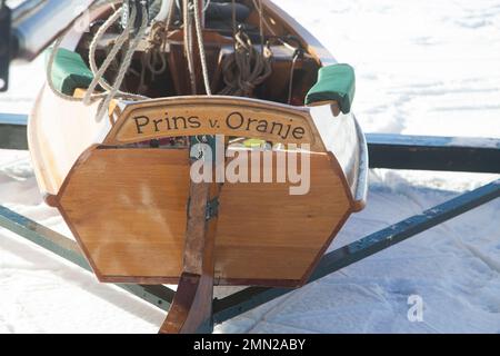 ICE BOAT dai Paesi Bassi trascorri settimane invernali sul ghiaccio di lakeHjälmaren in svedese Södermanland Foto Stock