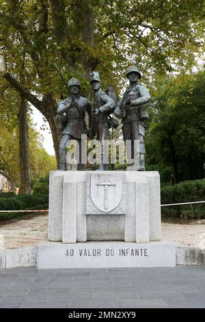Mafra, Portogallo-21 novembre 2022: Monumento alla fanteria dell'esercito portoghese a Mafra, Portogallo Foto Stock