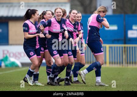 Giocatori di Dulwich Hamlet FC Donne che festeggiano dopo aver segnato un gol Foto Stock