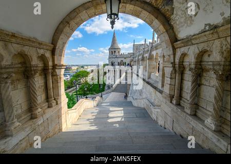 Budapest, Ungheria. Bastione dei pescatori nel cuore del quartiere del Castello di Buda. Foto Stock