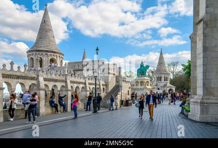 Budapest, Ungheria. Bastione dei pescatori nel cuore del quartiere del Castello di Buda. Foto Stock